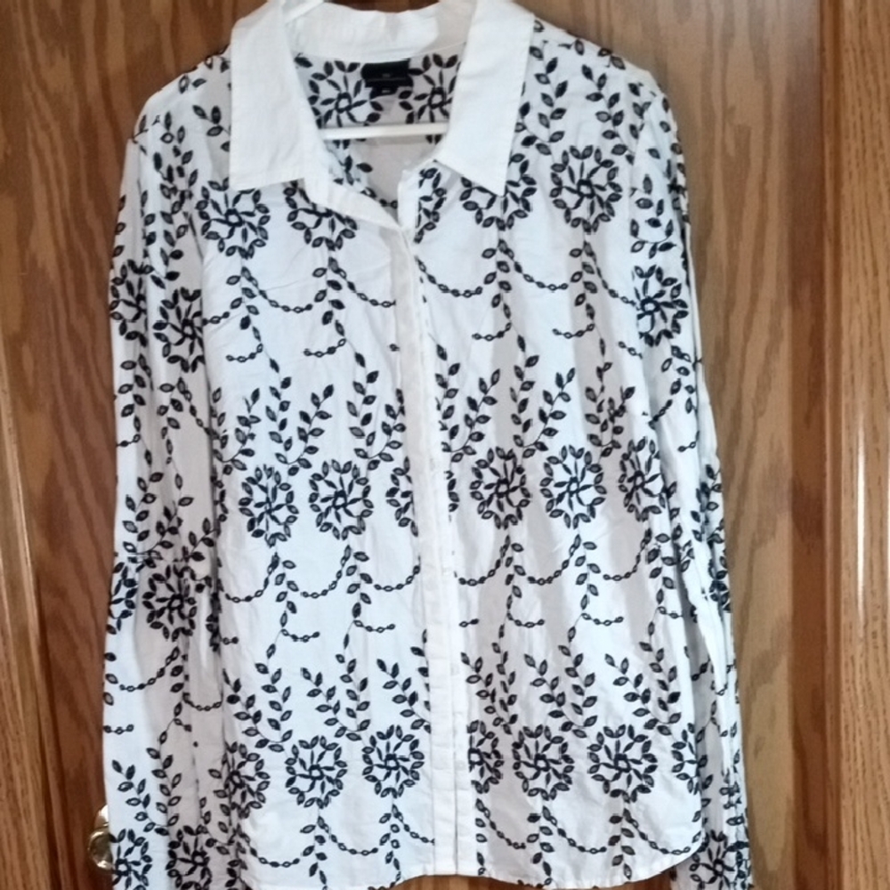 Worthington Black and White Floral Shirt, Office Wear, Church, Academia, Casual,